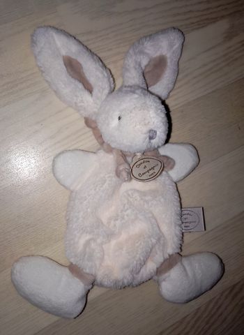 Doudou lapin en polaire blanc et taupe Doudou et Compagnie