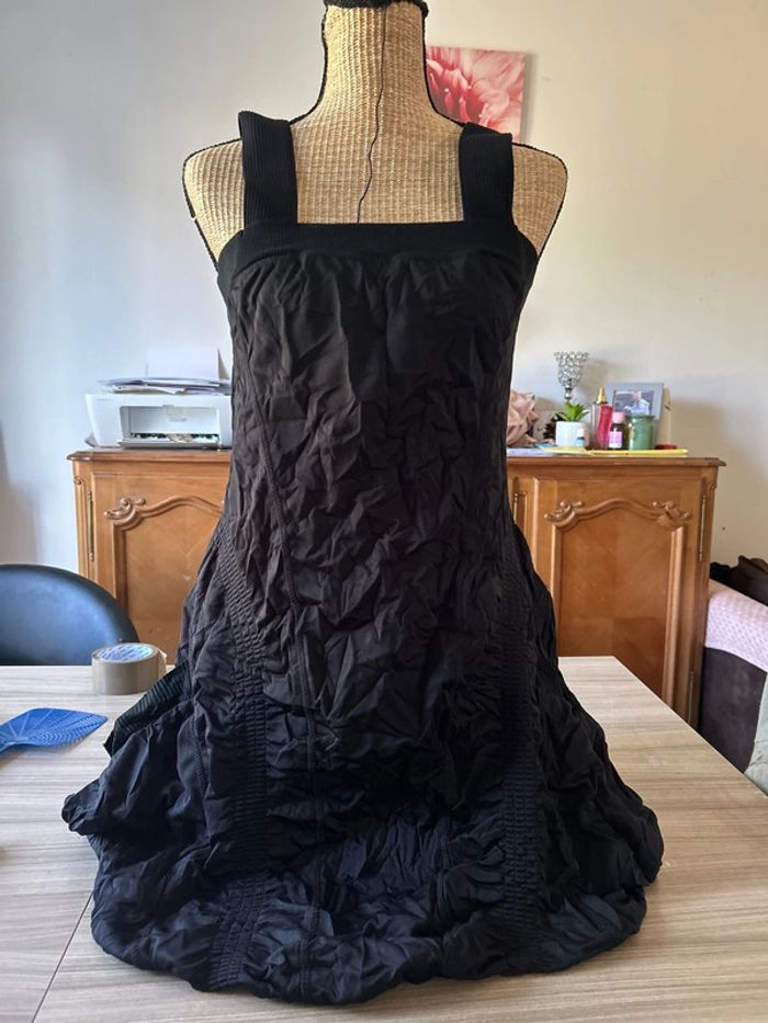Robe noir deca à nous à vous