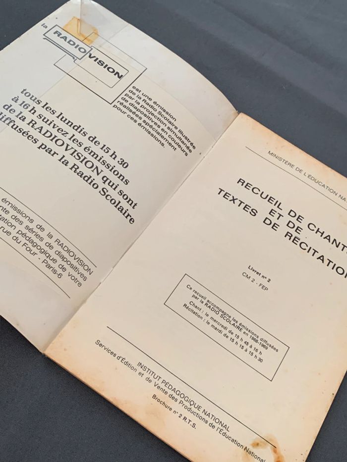 Ancien livre scolaire Chants et récitations No2 CM2 1968 - photo numéro 2