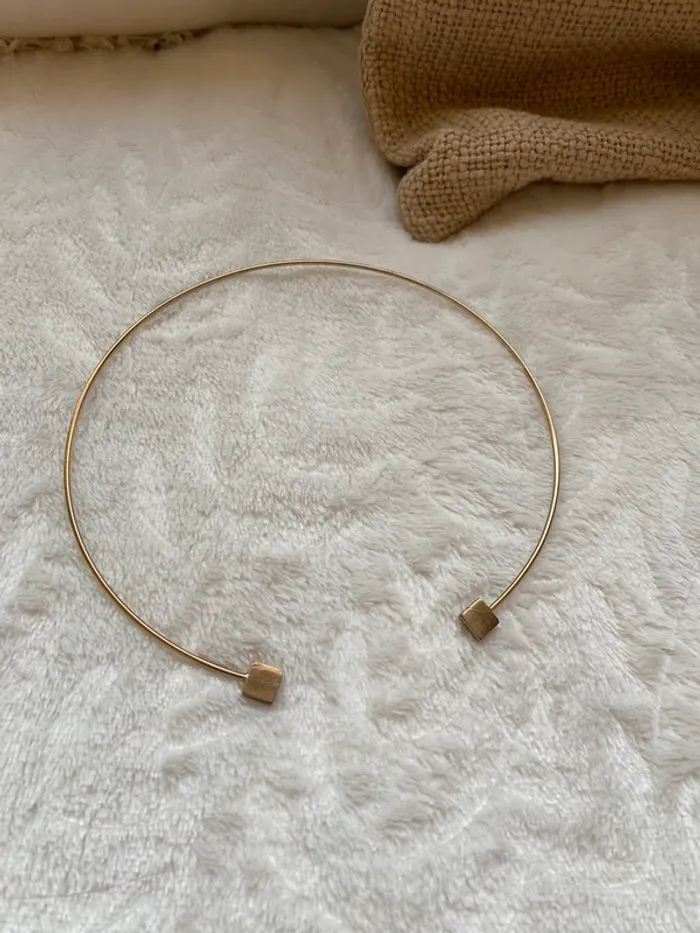 Collier rigide couleur doré - photo numéro 2