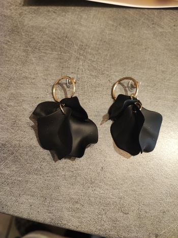 Boucles d'oreilles. Pétales