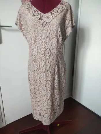 Robe en dentelle UJA Neuve