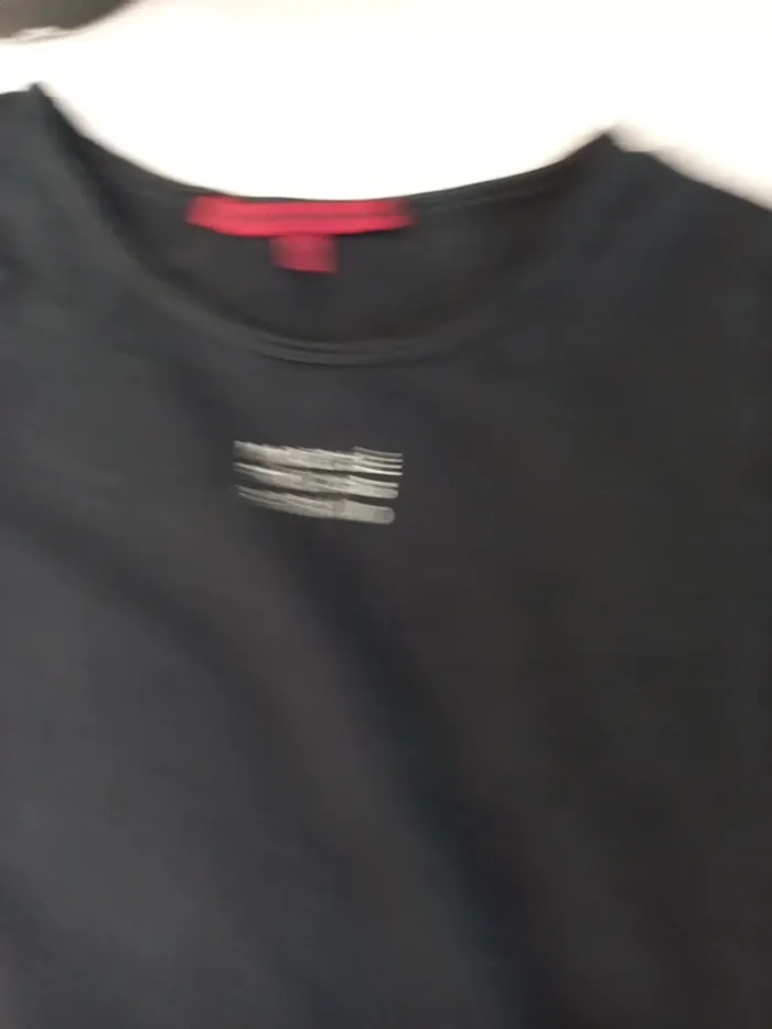 Tee shirt noir - photo numéro 3