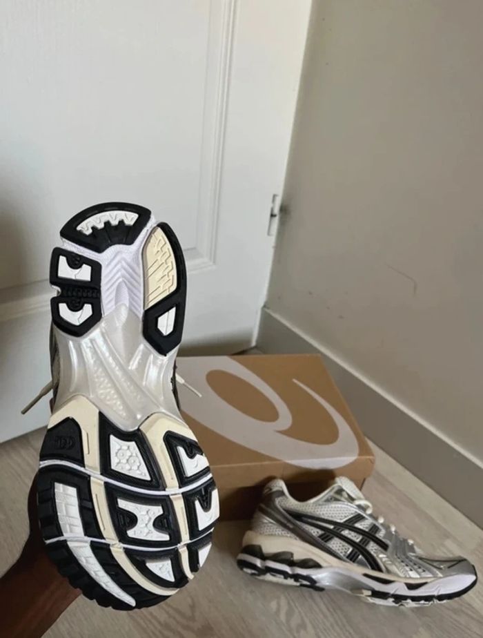 Asics Gel Kayano 14 Taille 40 - photo numéro 4