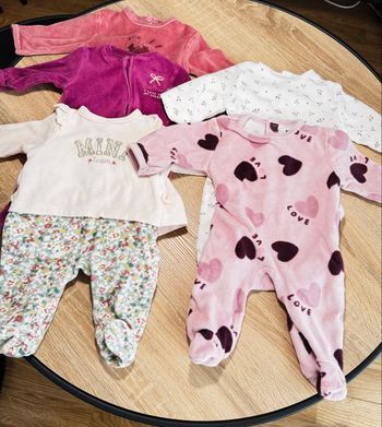 Lot 5 pyjamas  bébé fille    doux et velours 