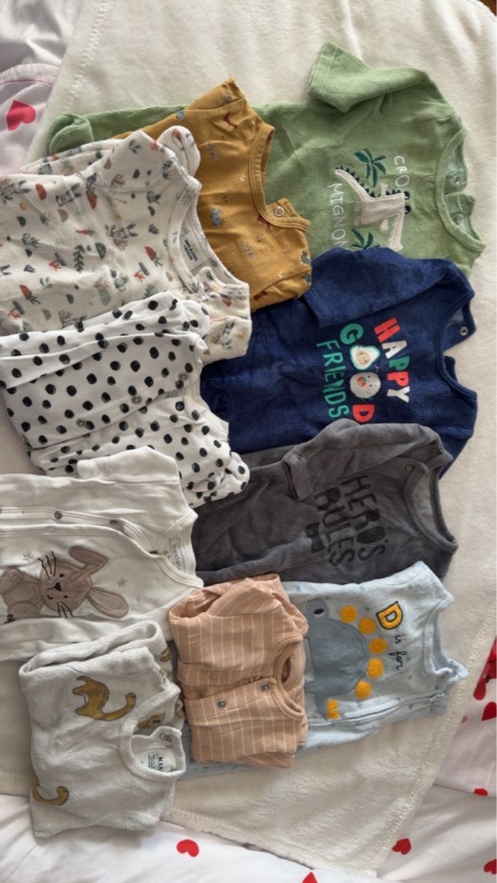 Lot vêtement bébé 1mois voir 2/3 articles naissance - photo numéro 4