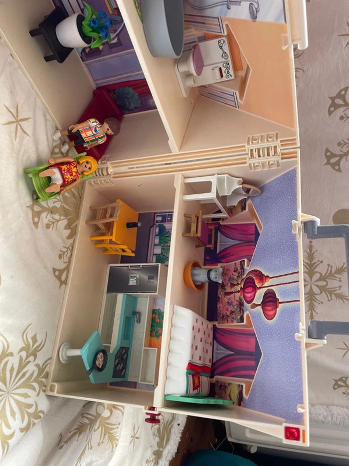 Maison playmobil avec accessoires et personnages - photo numéro 6