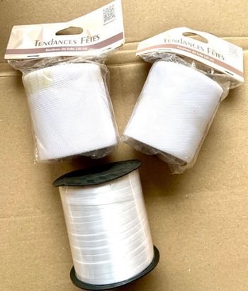 2 rouleaux de tulles et Bolduc neuf
