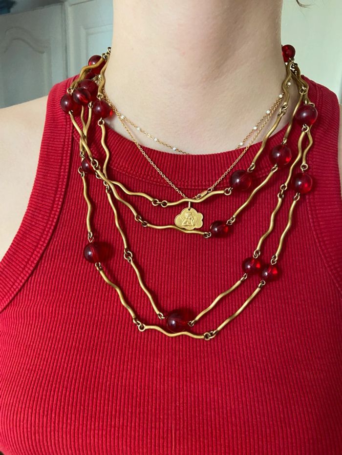 Long sautoir doré et perles résine rouge Biche de Bere - photo numéro 3