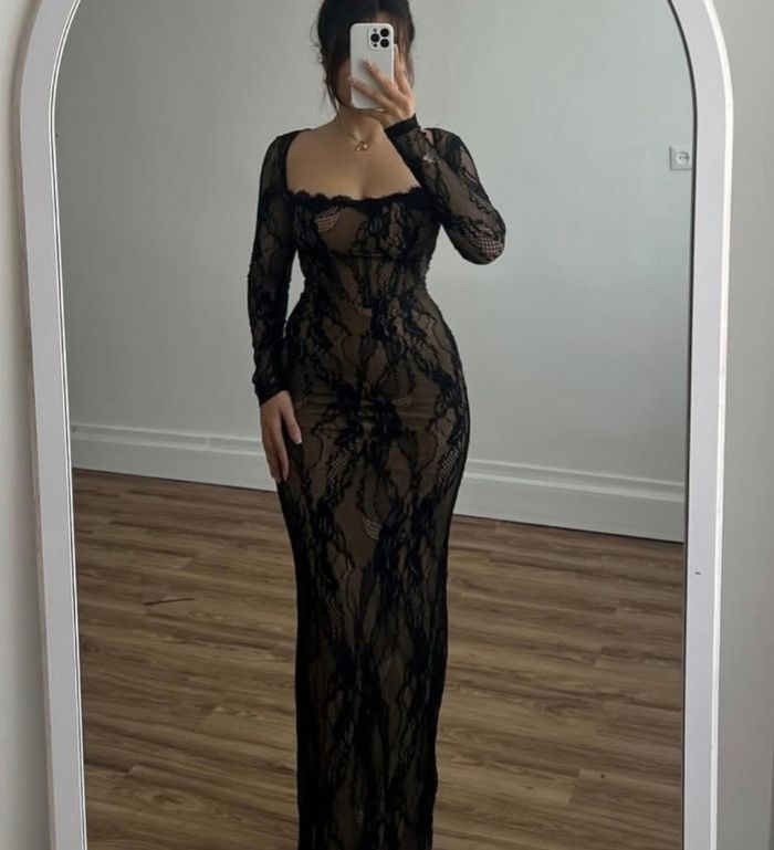Robe de Soirée Longue Dentelle Noire et Nude