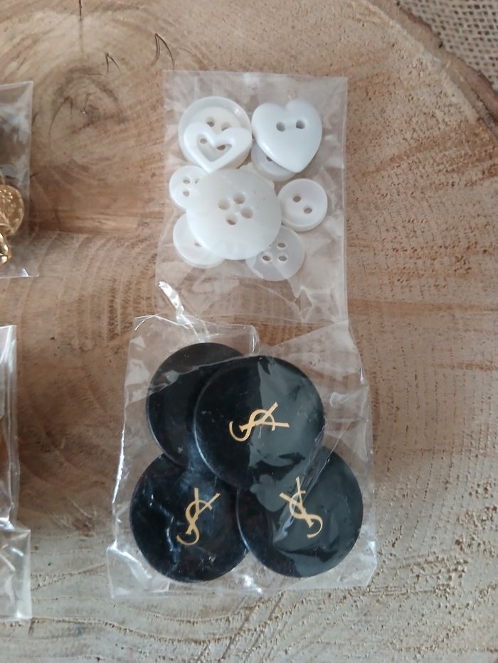 Lot de 4 sachets de boutons - photo numéro 3