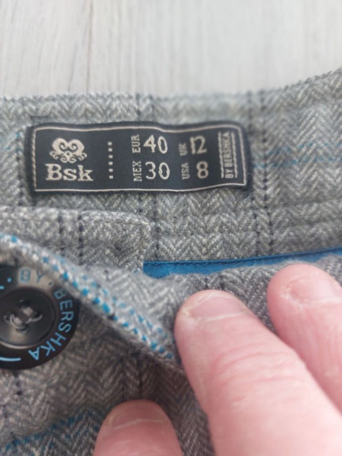 Short Bershka taille 40 - photo numéro 3