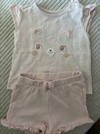 Ensemble, tee shirt et short, neuf.