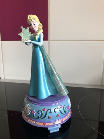 figurine musicale princesse DisneyLand Paris  Elsa