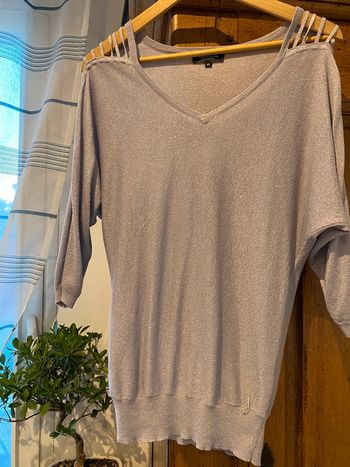 Pull col V  manches trois quarts
