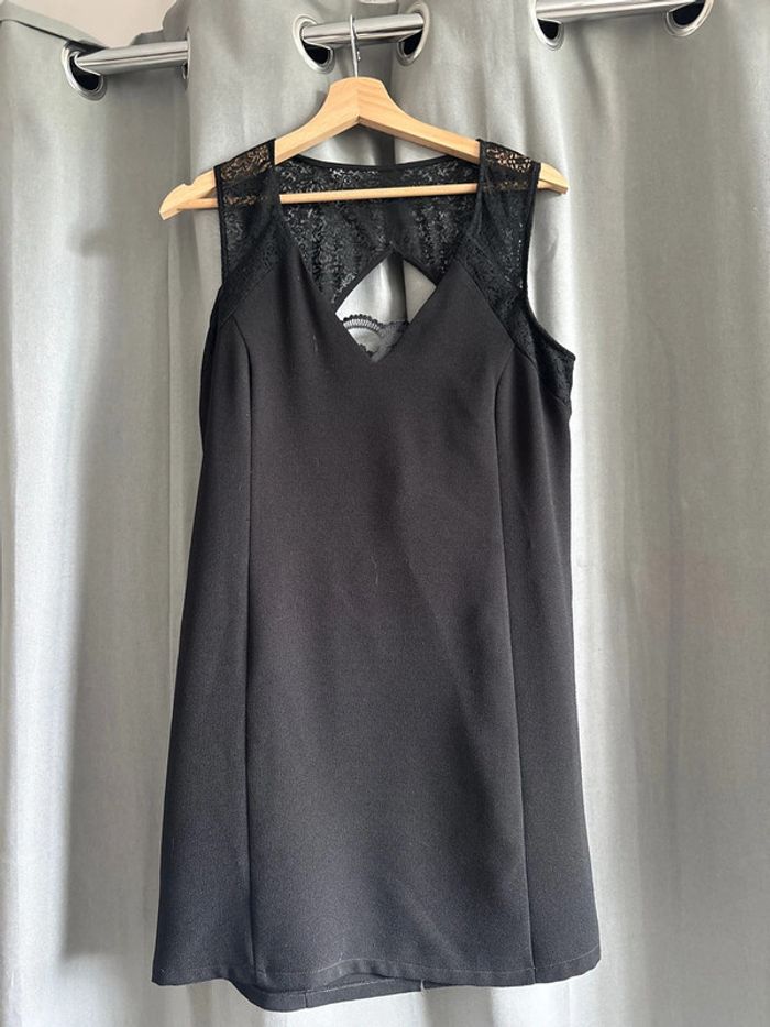 Robe noire Mango
