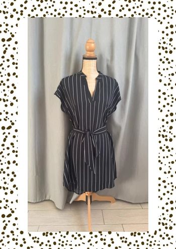 Robe courte SHEIN noire à rayures – Taille M (38)