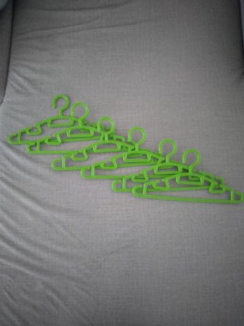 Lot de 6 cintres bébé