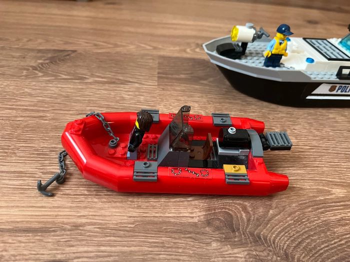 Lego city 60129 Le bateau de patrouille de la police - photo numéro 2