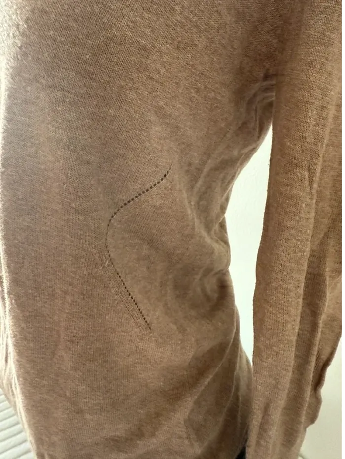 Pull fin doux beige avec motif papillon strass au dos - Taille S/M - photo numéro 2