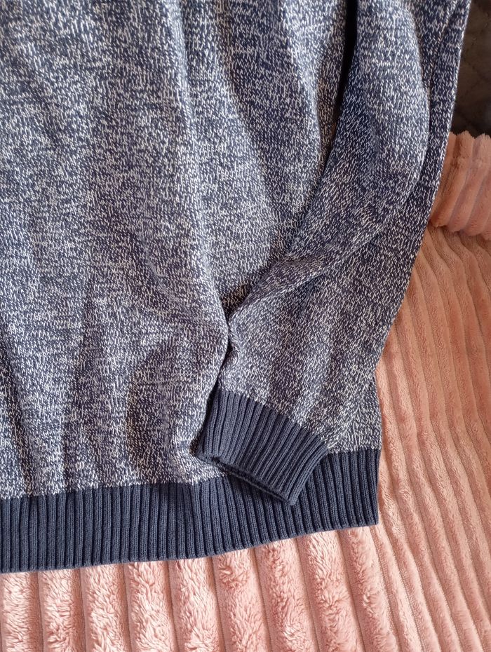 Pull  col V taille Xxl - photo numéro 2