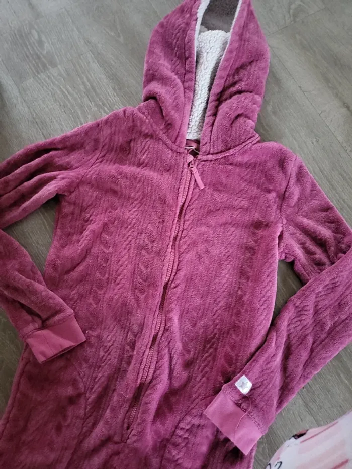 Combinaison pyjama taille 38/40 - photo numéro 2