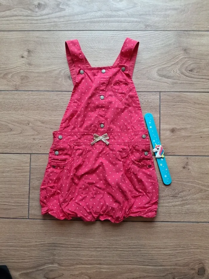 Robe salopette 5 ans très bon état