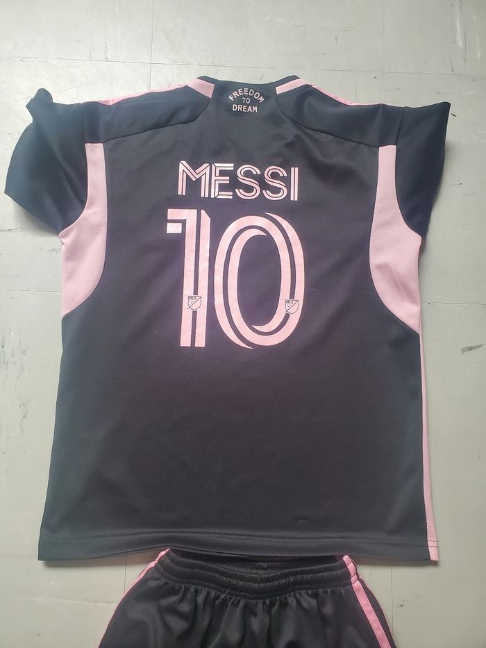 Tenue de foot 10 ans - photo numéro 2