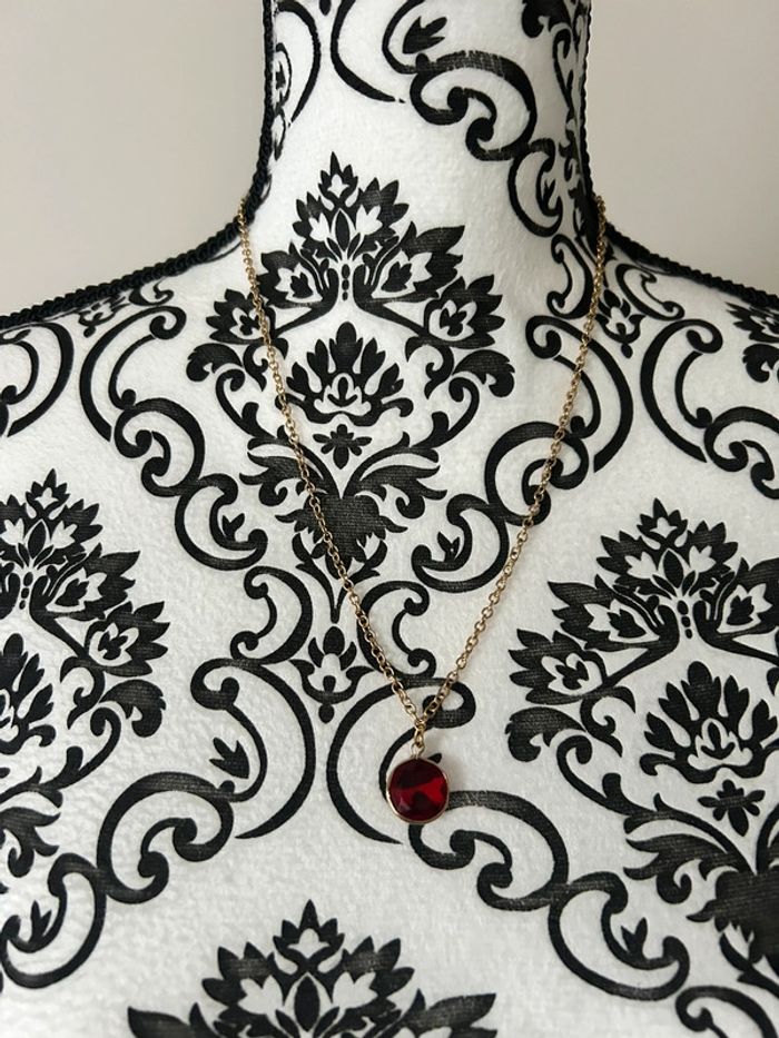 Collier fait main pierre rouge chaîne dorée neuf