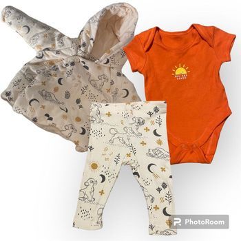 Ensemble manteau body pantalon leggings le roi lion  Primark 3 mois