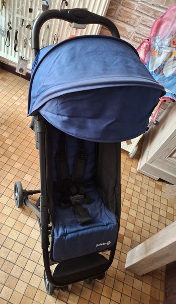 Poussette compact Safety 1st