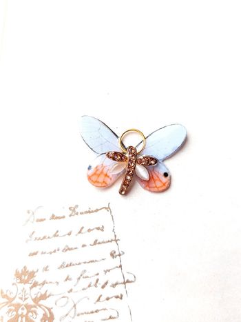 Magnifique pendentif papillon avec strass