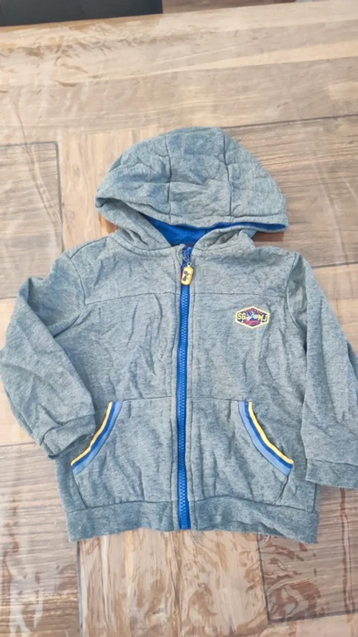 Veste gilet capuche