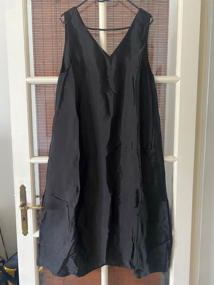 Robe longue en soie noire - photo numéro 2