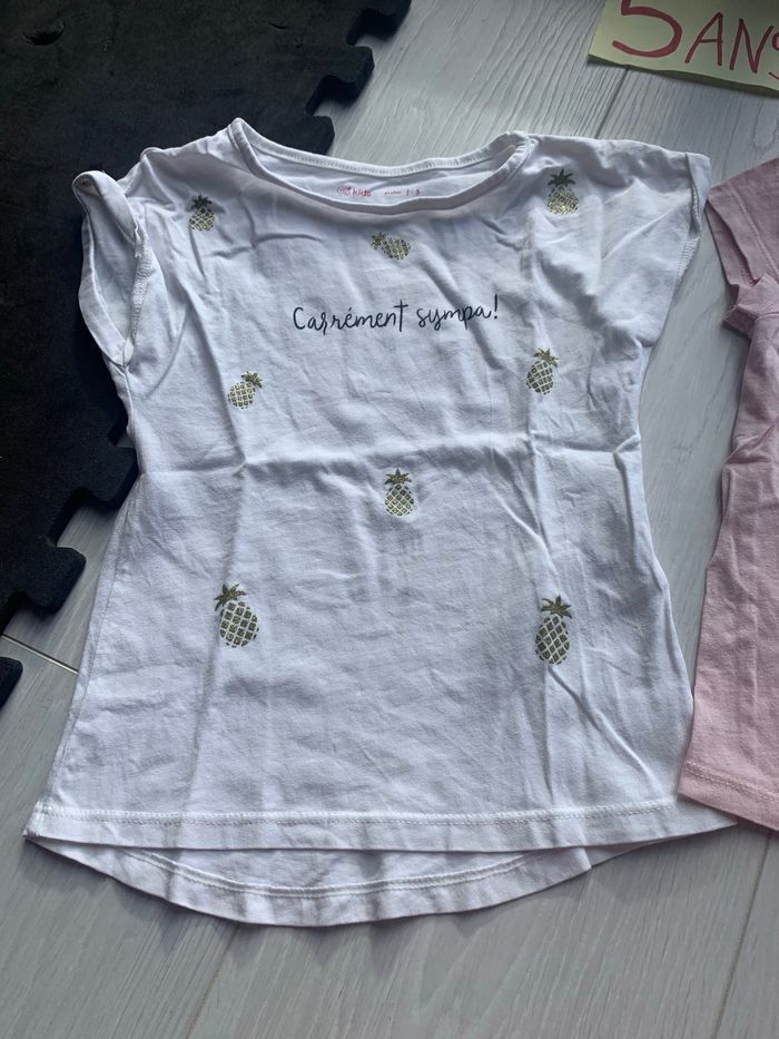 Lot t shirts 5 ans - photo numéro 2