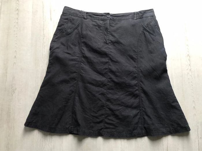 AN3- Jupe en lin doublée noire T 50 peu portée