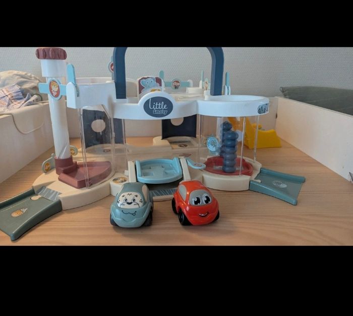 Garage little smoby + 2 voitures
