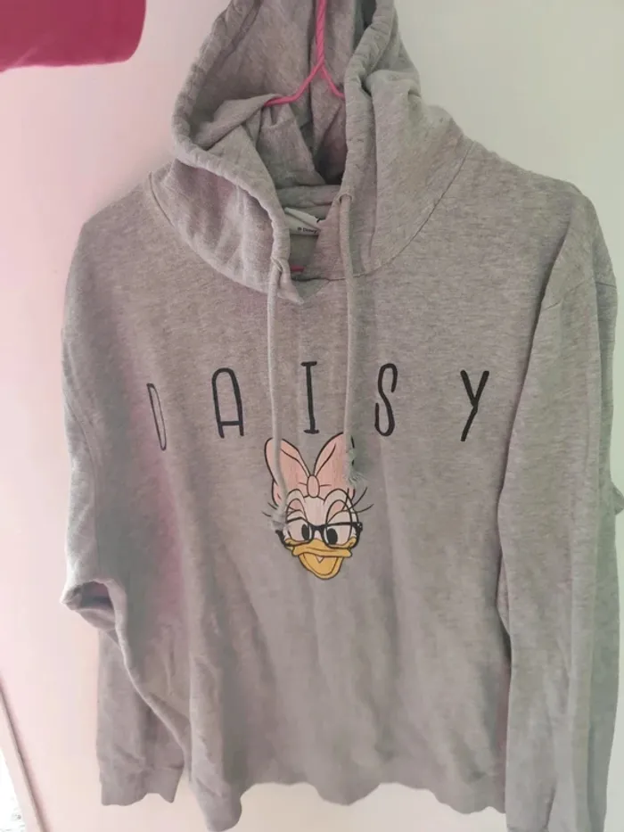 Pull à capuche gris daisy disney