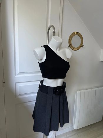 Jupe grise avec ceinture