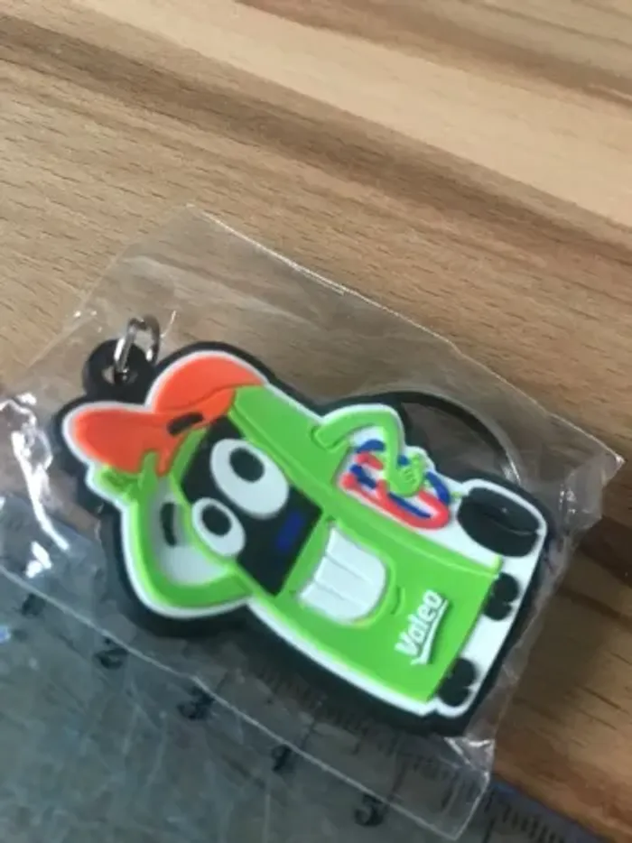 porte clé vert neuf toujours en sachet jamais utilisé - photo numéro 3