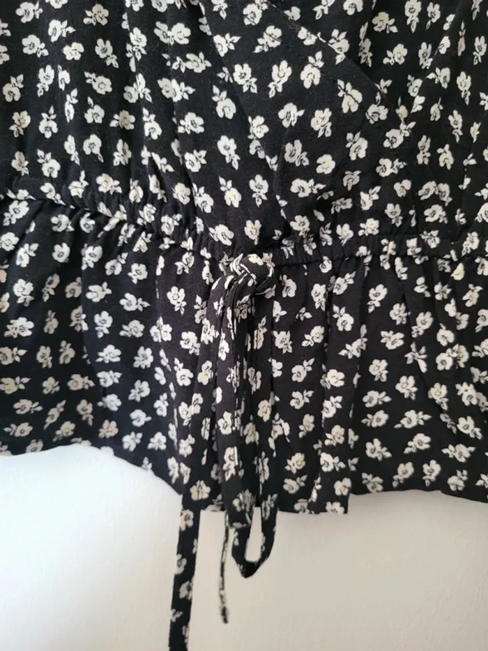 Mango teen - haut noir petites fleurs taille XS - photo numéro 4