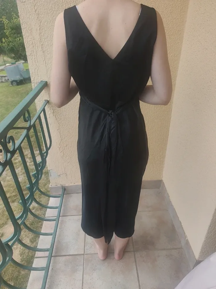 Robe noire chic - photo numéro 3