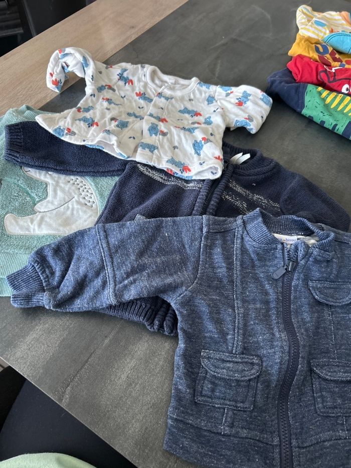 Lot de vêtements - photo numéro 4
