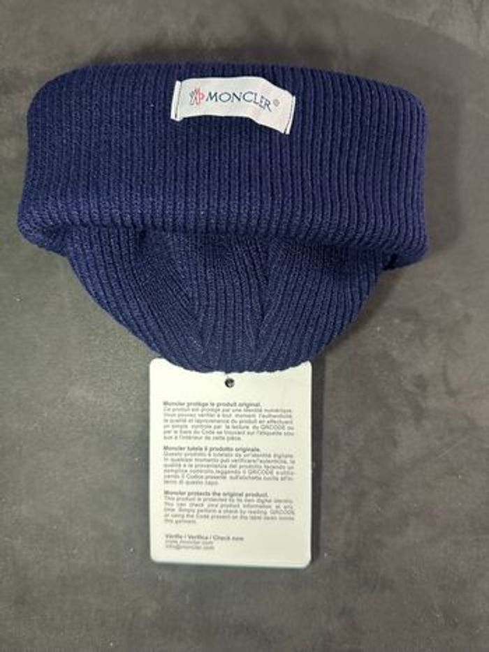 Bonnet Moncler bleu marine en laine – avec étiquette - photo numéro 3