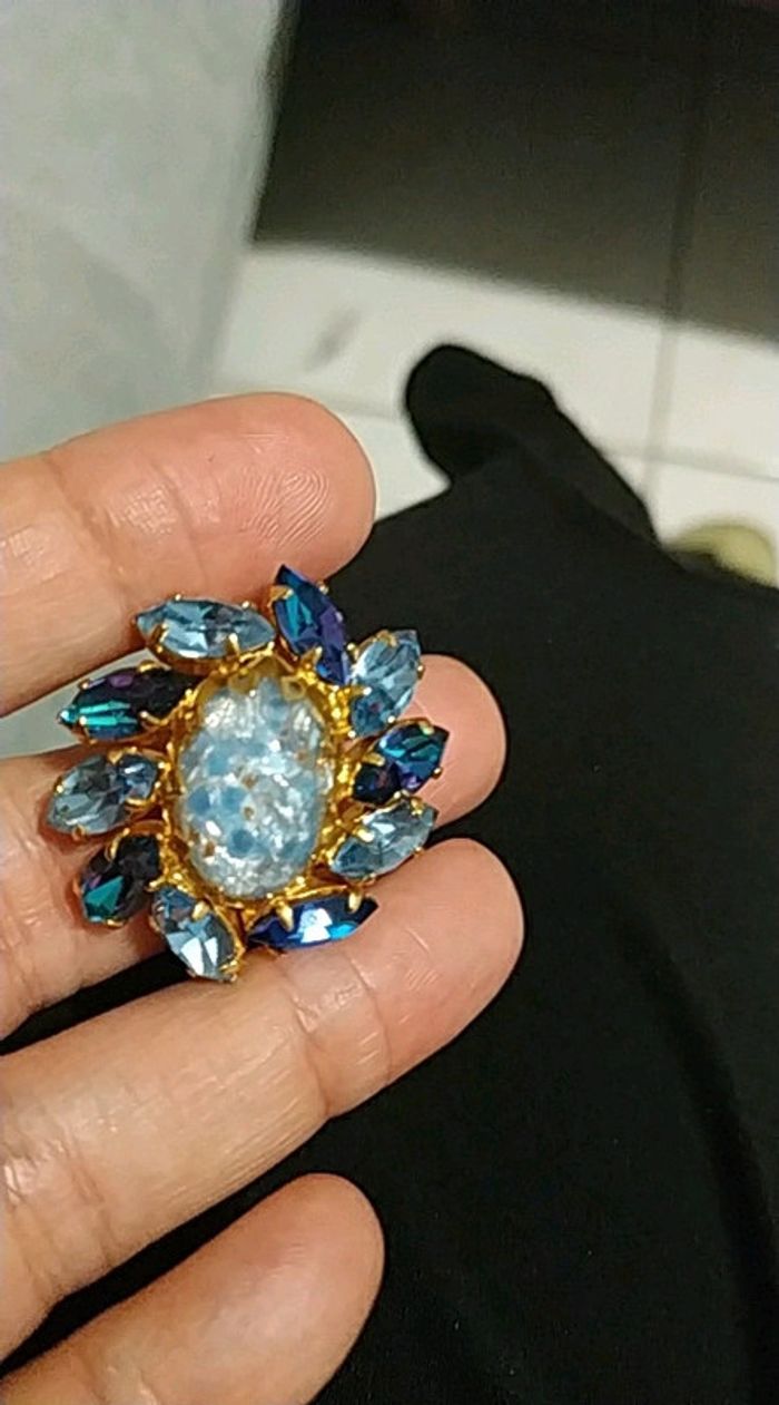Broche ancienne vintage dorée aux pierres bleues - photo numéro 3