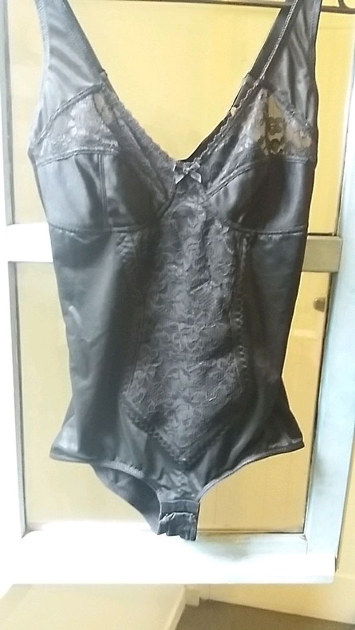 joli bodie noir - photo numéro 4