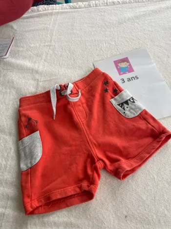 Short Kiabi, trois ans