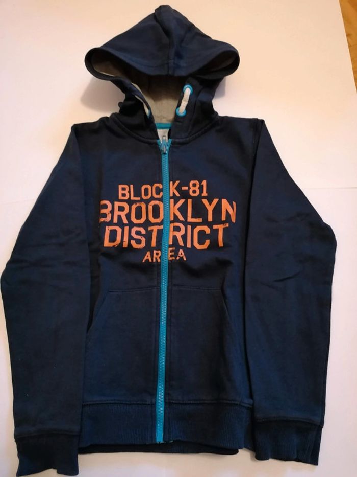 Sweat zippé à capuche