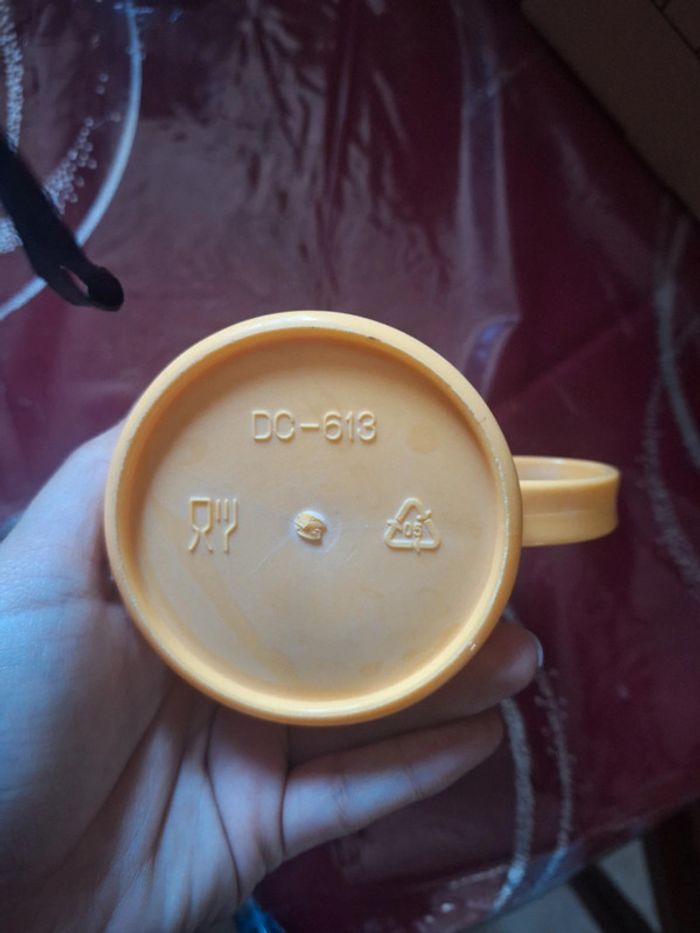 Tasse jaune plastique - photo numéro 2