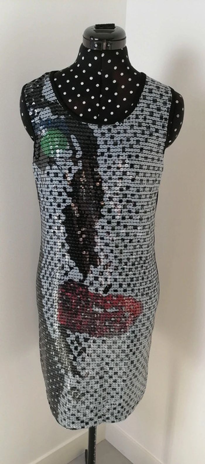 Robe de soirée à sequins visage noir blanc - photo numéro 7
